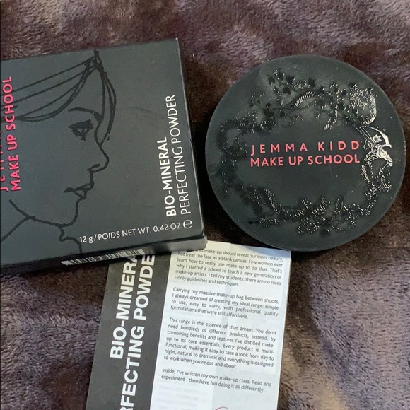 Jemma Kidd Bio Mineral Perfecting Powder-Light - Picture 7 of 8